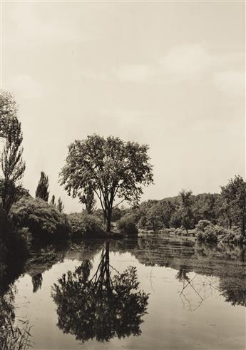 HERBERT MITCHELL (1898-1980) A small archive of approximately 140 New York City photographs attributed to the photographer.